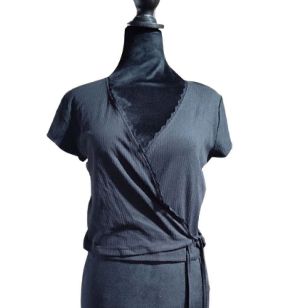 YMI Collections Black Crossbody Cropped Women's Blouse Size Large NWT
